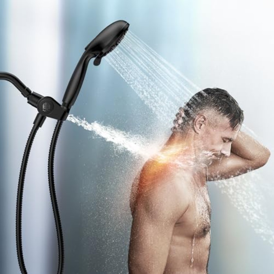 Filtered Shower Head with Hand - Spa & Wellness Jura Resort Centre De Loisirs Des Franches Montagnes 评论和价格